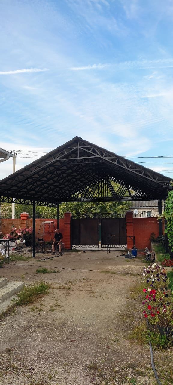 Как выбрать автонавес для семьи с двумя машинами и разным режимом выезда в Москве