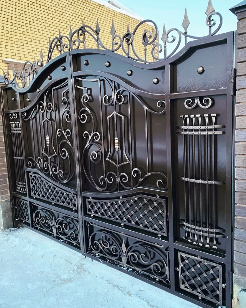 Как выбрать запас по усилию привода для откатных и распашных ворот в Москве, чтобы автоматика не работала на пределе