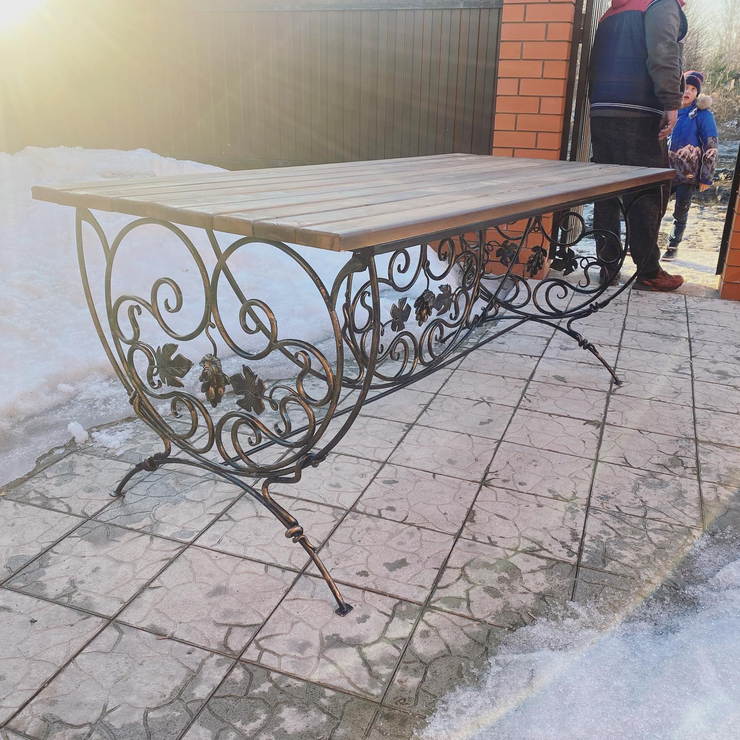 Какие металлические декоративные панели уместны в интерьере и на фасаде дома в Москве